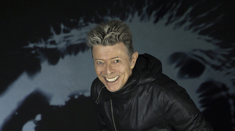 Hommage à David Bowie ce grand artiste multi-facettes aux coiffures délurées