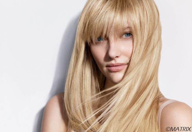Obtaining a blonde color back from holidays… without leaving !