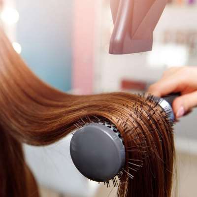 Comment utiliser la brosse lissante pour les cheveux ?