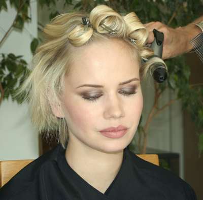 Coiffure de fête sur carré court 