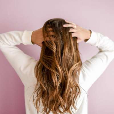 Comment augmenter le volume de ses cheveux grâce au complément capillaire ?