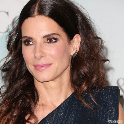 Sandra Bullock, chic et glamour sur le « red carpet »