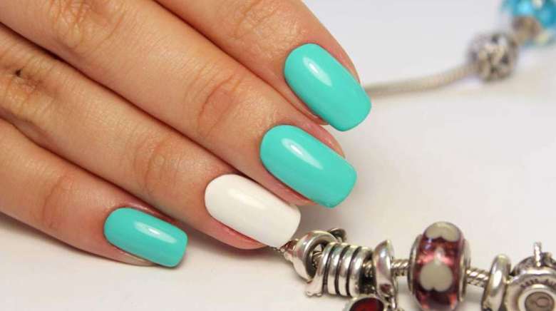 Natural nail polish and semi-permanent nail polish