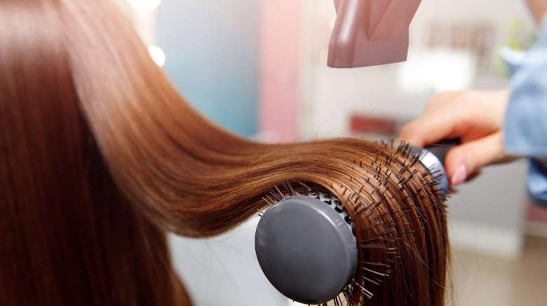Comment utiliser la brosse lissante pour les cheveux ?