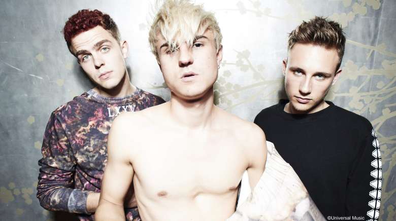 Julias Moon, the electro-pop group with eccentric hairstyles