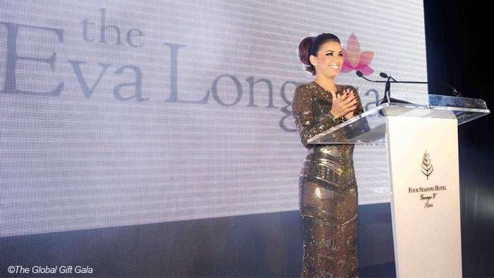 Eva Longoria, she shows her claws!