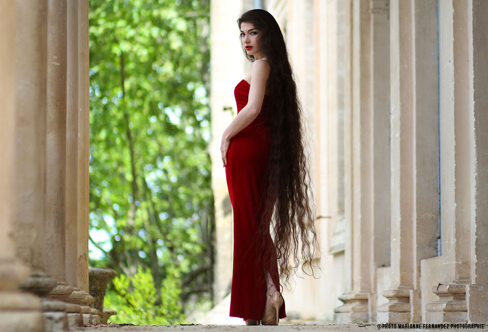 Interview de Zaryana Milan : Su cabello mide 2 metros