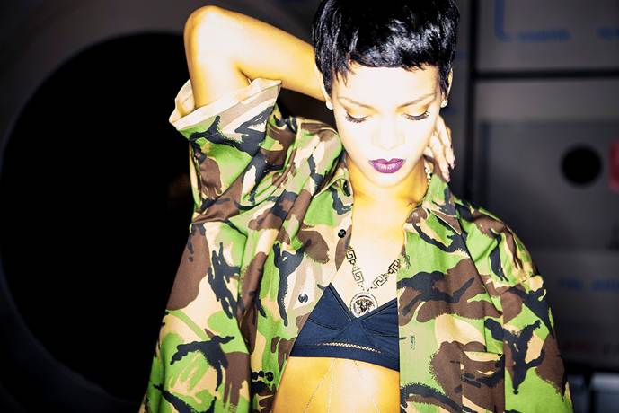 Rihanna y sus excentricidades capilares : una modelo para una generación