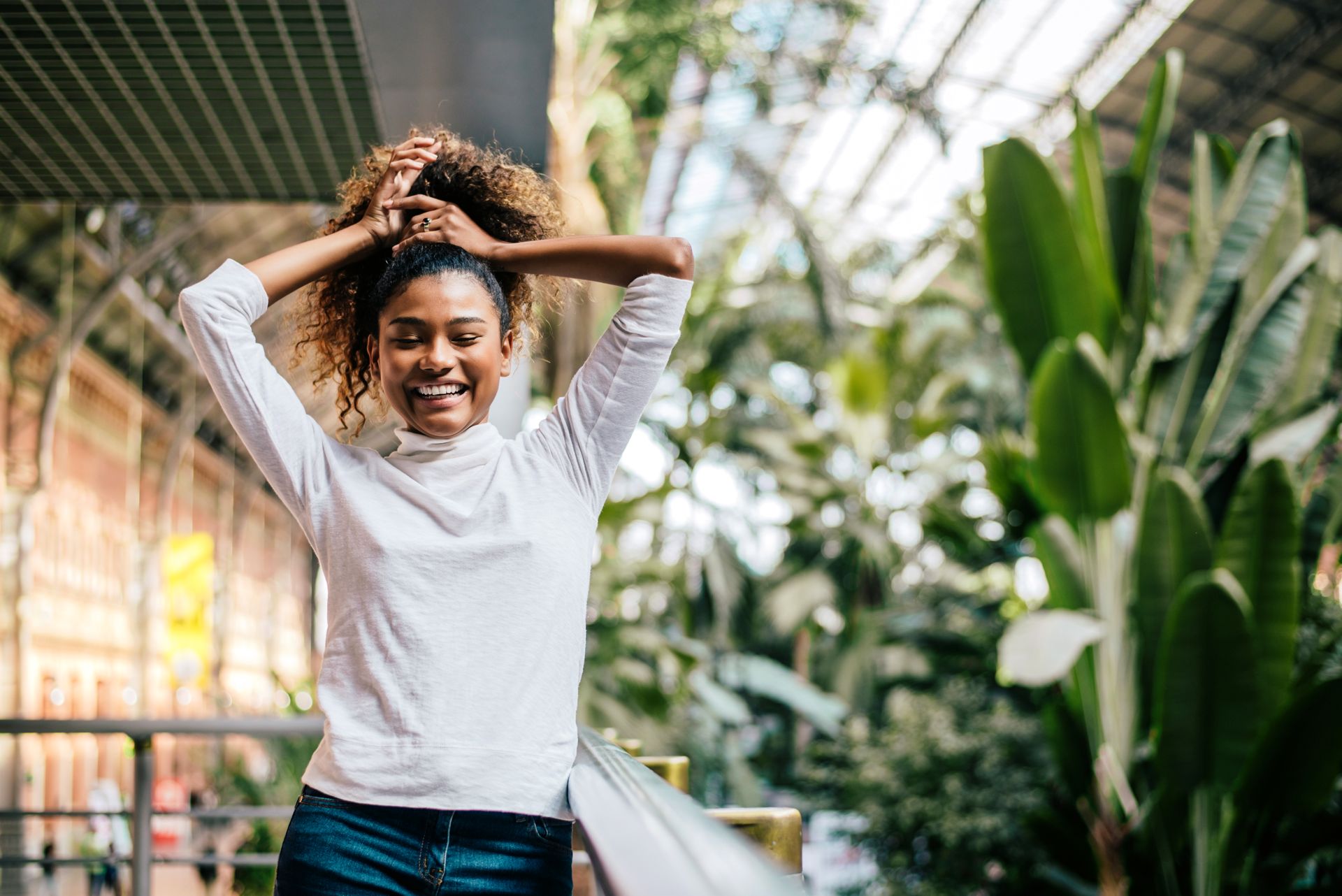 Les accessoires indispensables pour les cheveux crépus