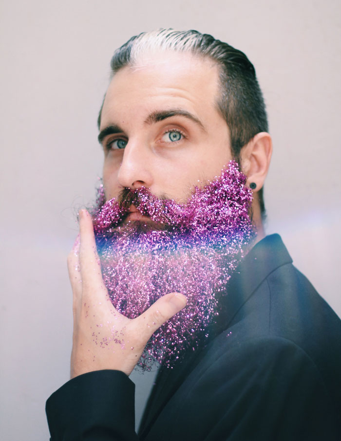 It Look de fête pour hommes : les barbes pailletées