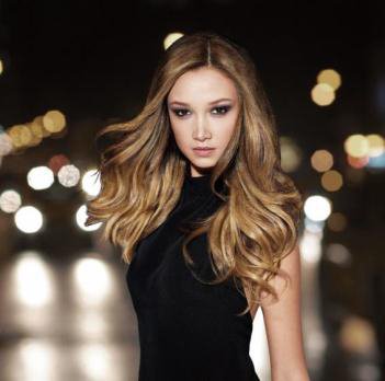 Aviso a las rubias : ¡ Descubre el Blond Idol Back Bar en los salones Redken !