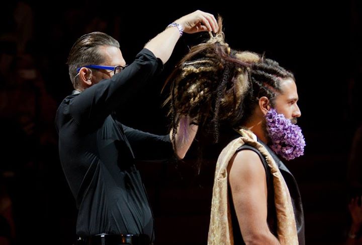 It Look de fête pour hommes : les barbes pailletées