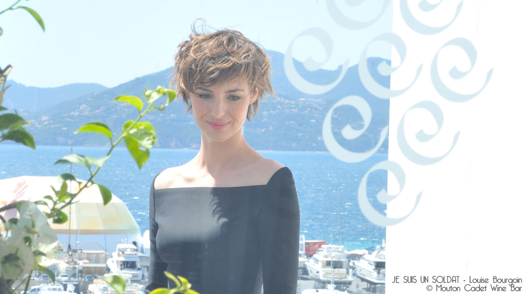 Louise Bourgoin : Un nuevo corte de pelo glamour y sexy