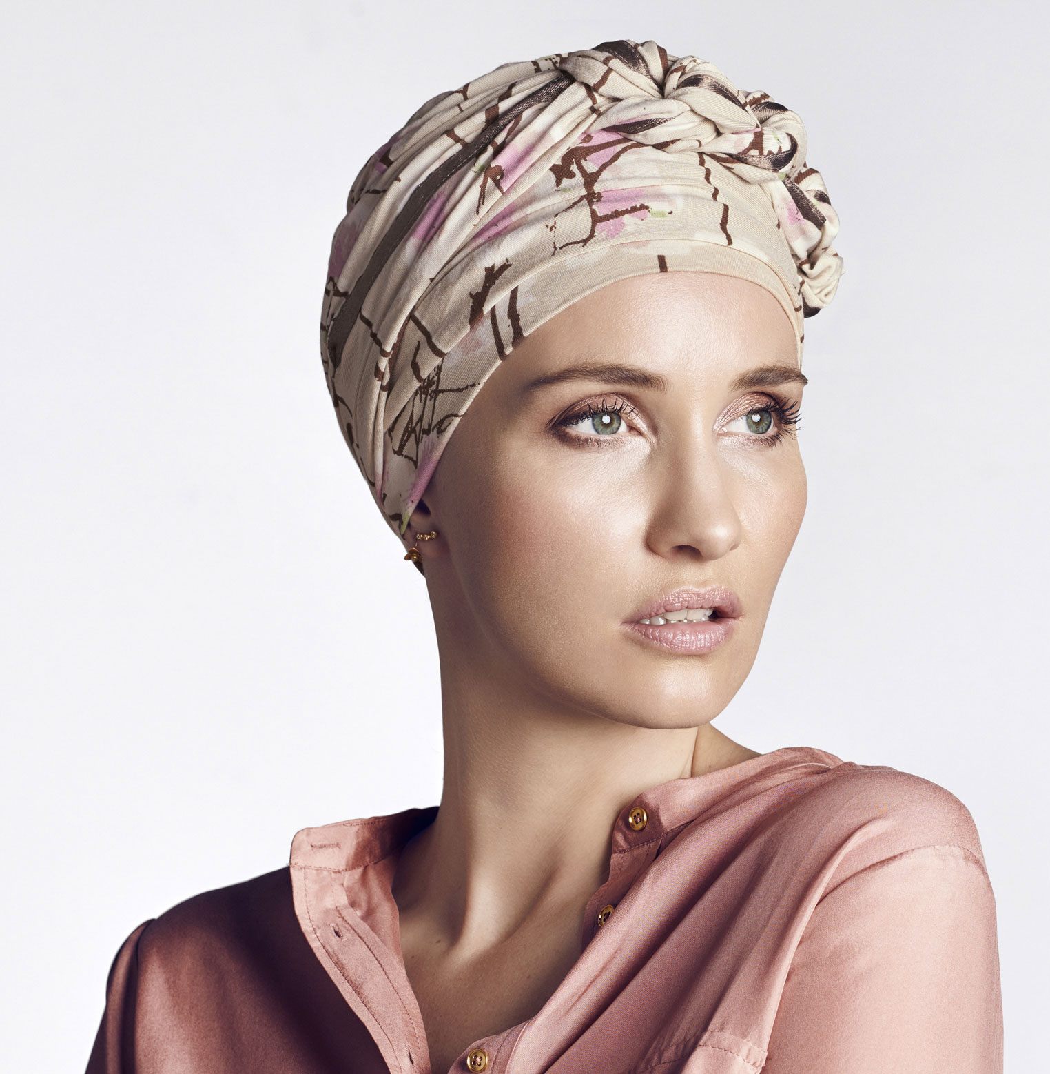 Perte de Cheveux : Une Souffrance Entendue par Helena Christensen
